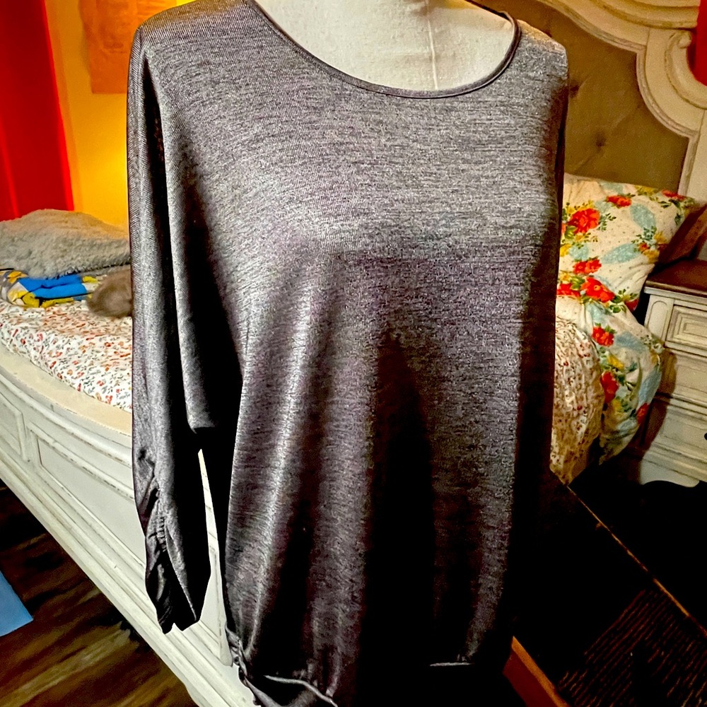 Super cute gray/silver top from Cato size L